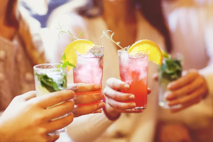Gin with lemons and mint
